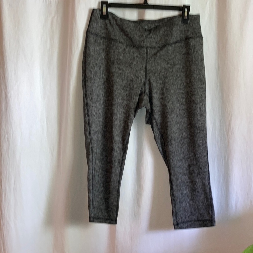 TEK GEAR DRYTEK striped capri leggings